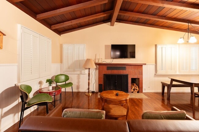 Building Photo - Peaceful Cottage Home w/ 3B2B