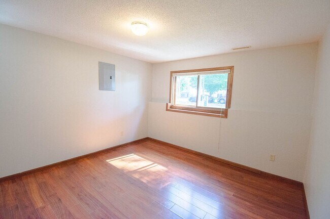 Building Photo - NW Rochester Split-Level with Vaulted Ceilings & Detached 2-Car Garage