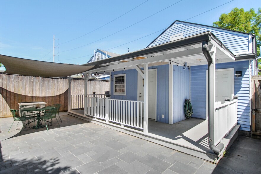 Building Photo - 3978 Annunciation St