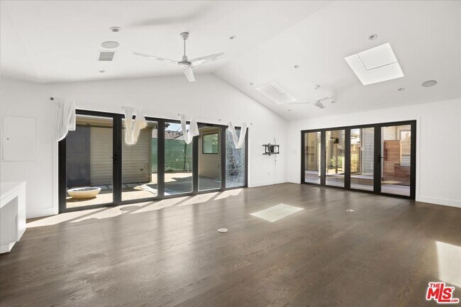 Building Photo - 4525 Melbourne Ave
