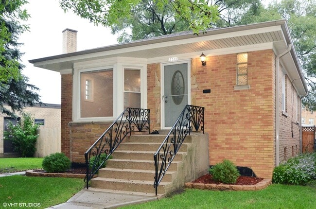 Primary Photo - 5225 N Neenah Ave