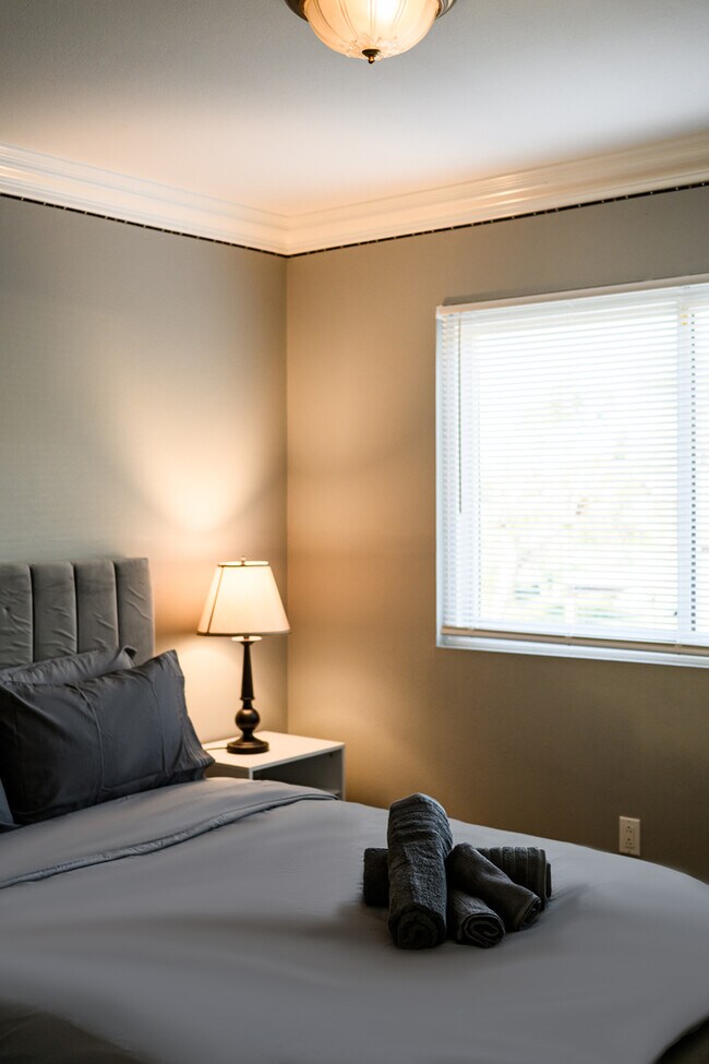 Building Photo - 11141 Limetree Dr