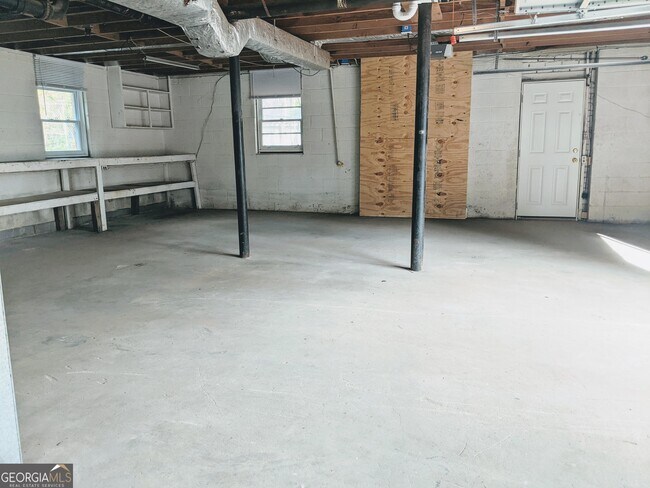Building Photo - 6096 Shallow Creek Ln