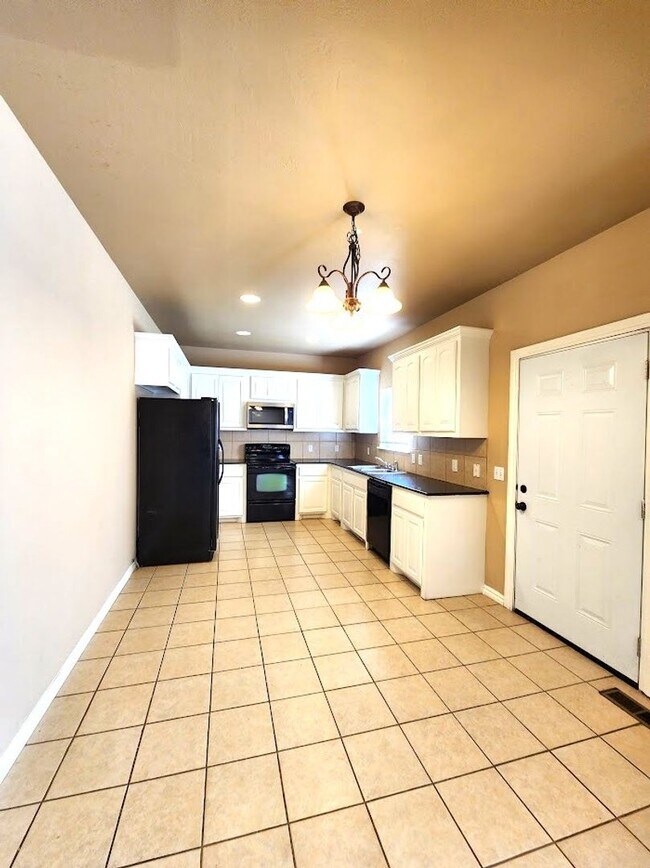 Building Photo - 13707 Oxford Dr