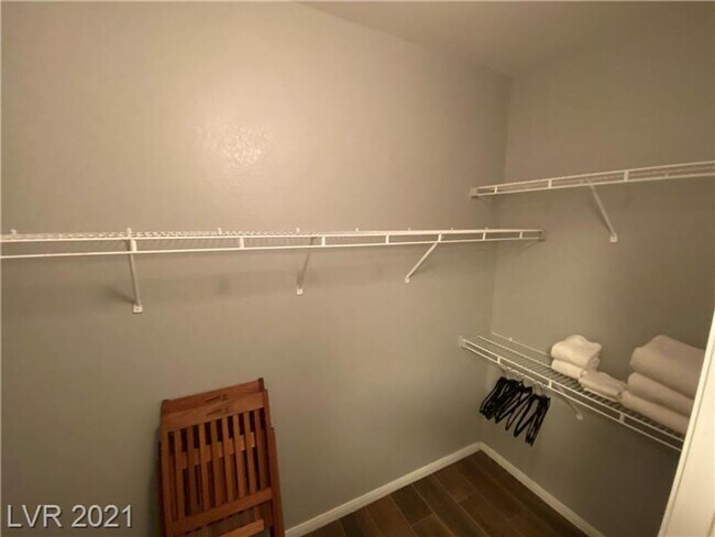 Building Photo - Furnished one bedroom