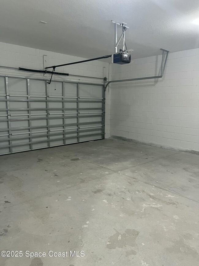 Building Photo - 571 San Filippo Dr SE