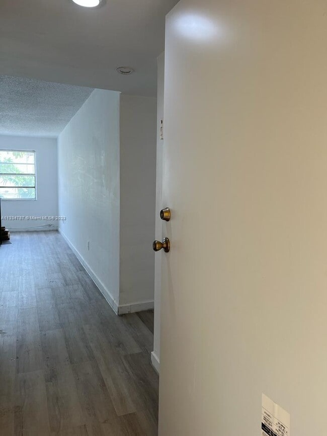 Building Photo - 300 NE 125th St