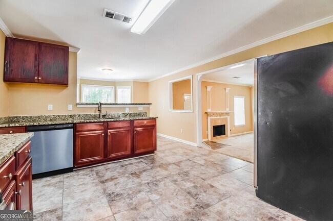 Building Photo - 6312 Selborn Dr SW