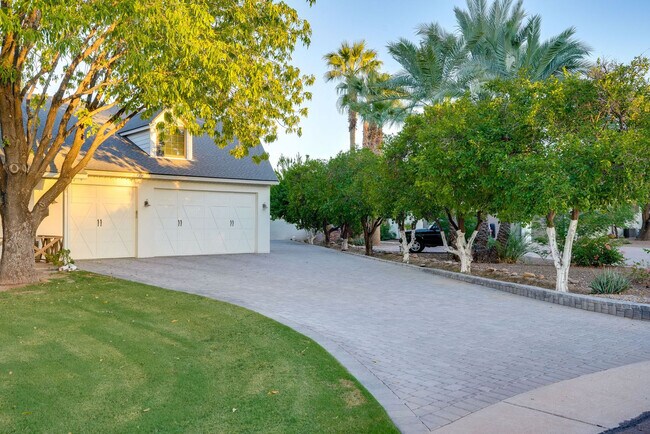 Building Photo - 8637 S Newberry Ln