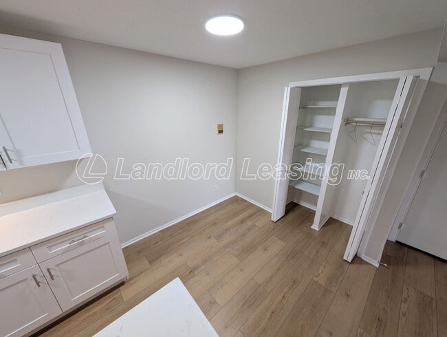 Building Photo - Updated 2-Bedroom Condo Steps from Crocker Park – Pool & Clubhouse