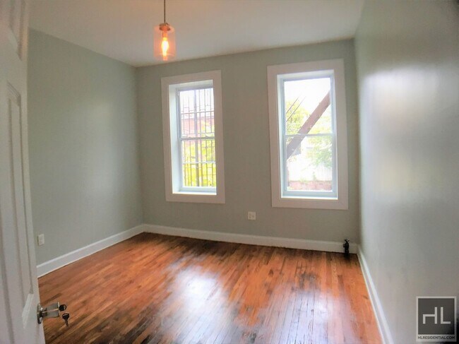 Building Photo - 1839 Park Pl