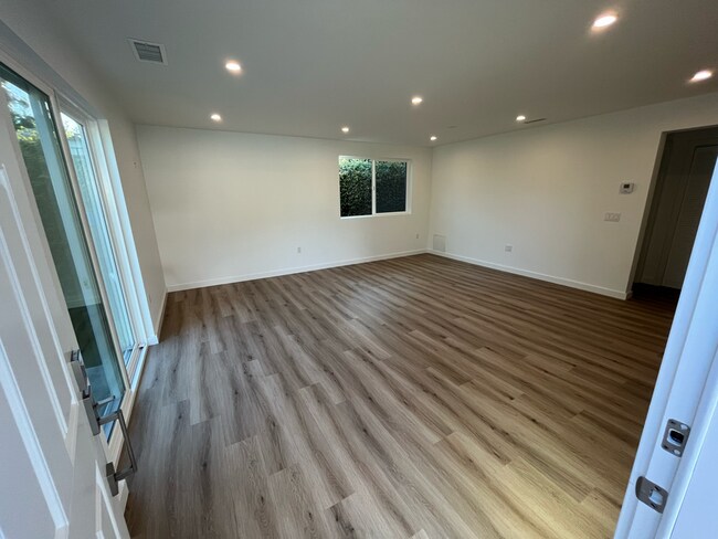 Building Photo - 8417 Beckford Ave