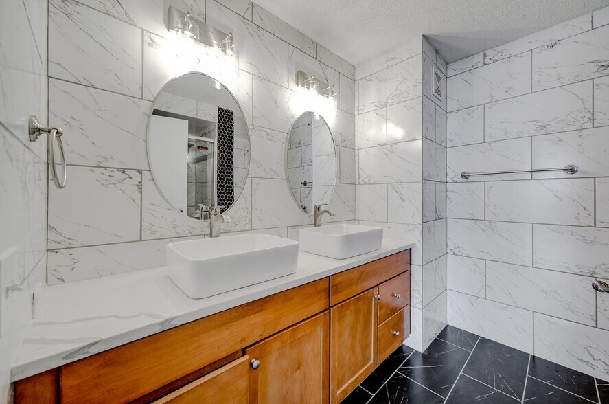 bathroom 1 - 9655 Woods Dr