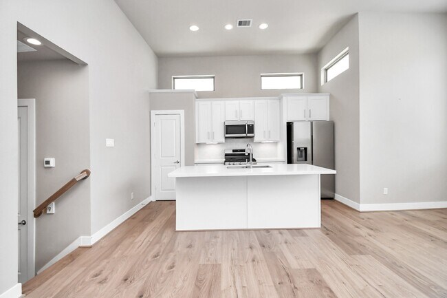 Building Photo - 1105 Olivier Ln