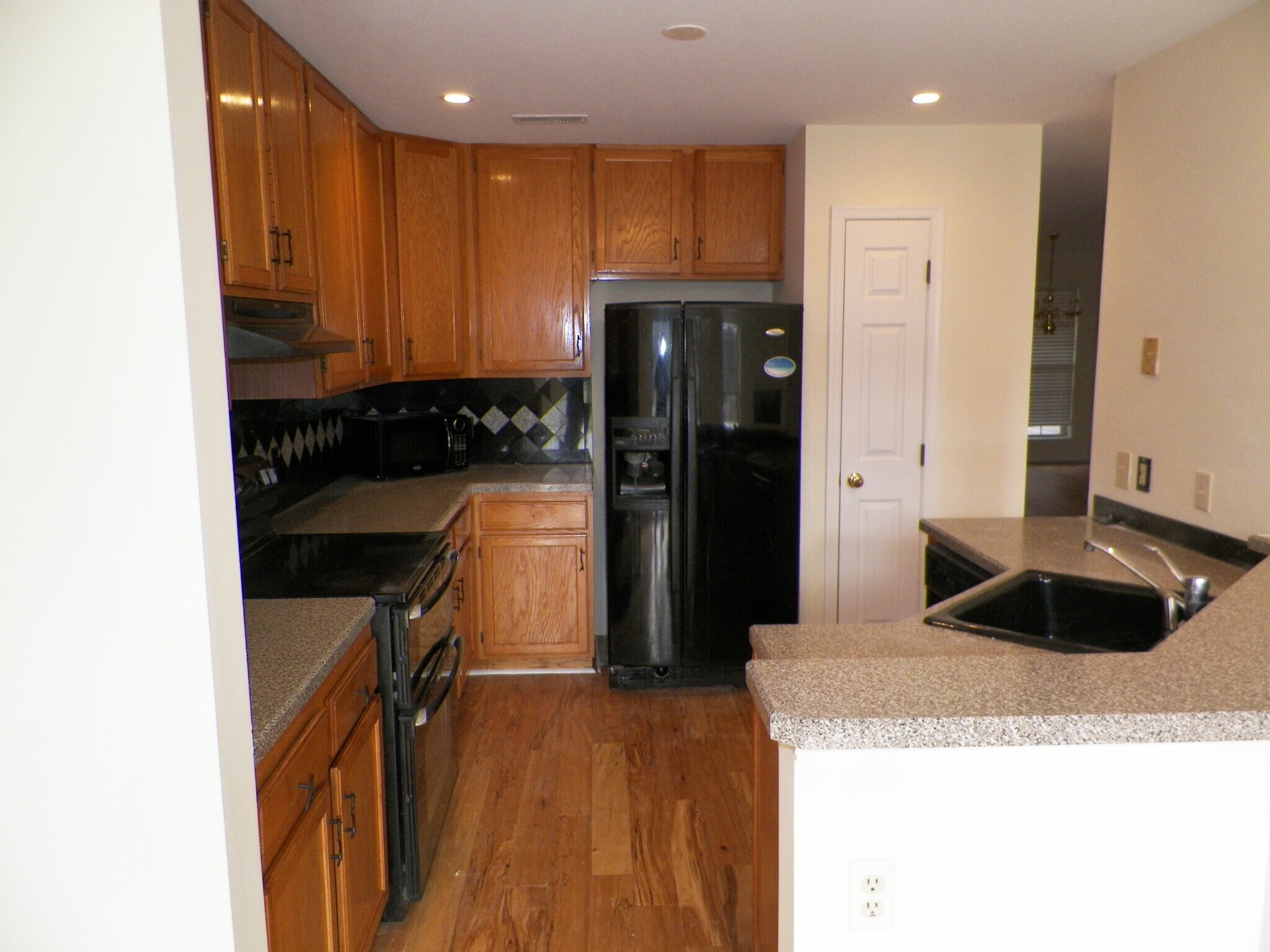 Building Photo - 5077 Rosewood Dr