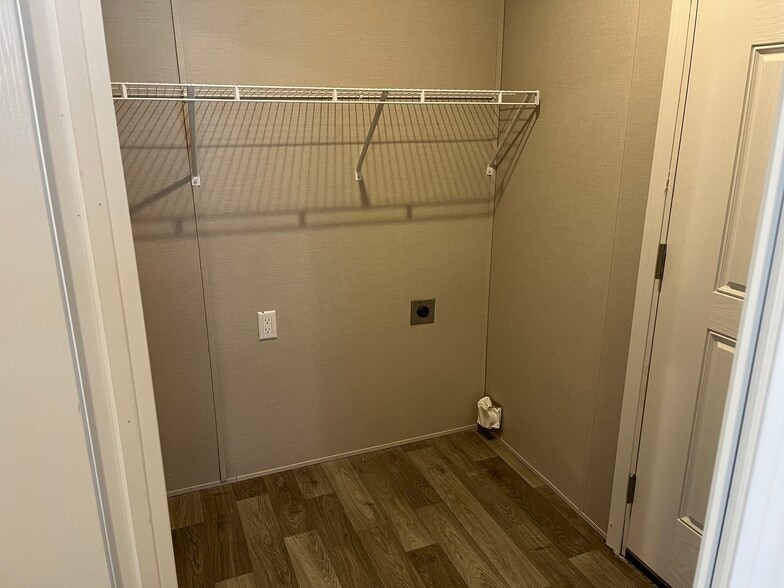 Building Photo - 6610 Lear Nagle Rd