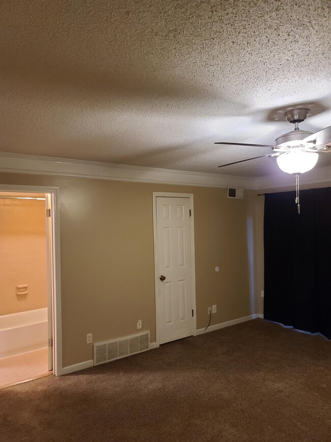 Building Photo - 5856 Jardin Pl