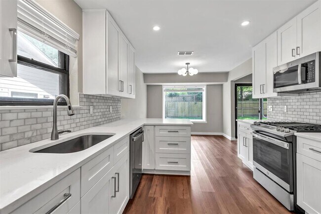 Building Photo - 4805 Gerona Dr