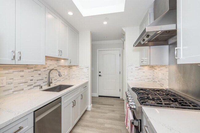 Building Photo - 1009 S Norfolk St