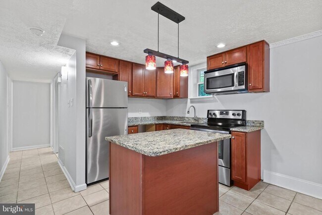 Building Photo - 13724 Lynhurst Dr