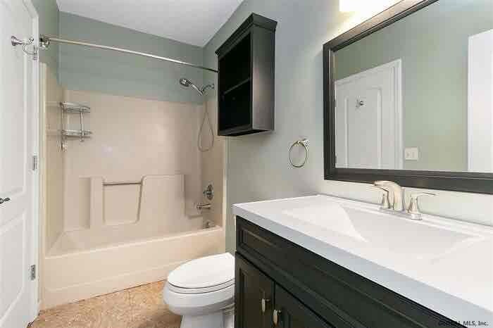 Building Photo - 124 Grenadier Ct