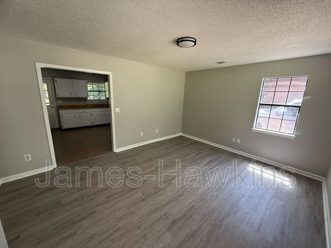 Building Photo - 3820 Donna Dr