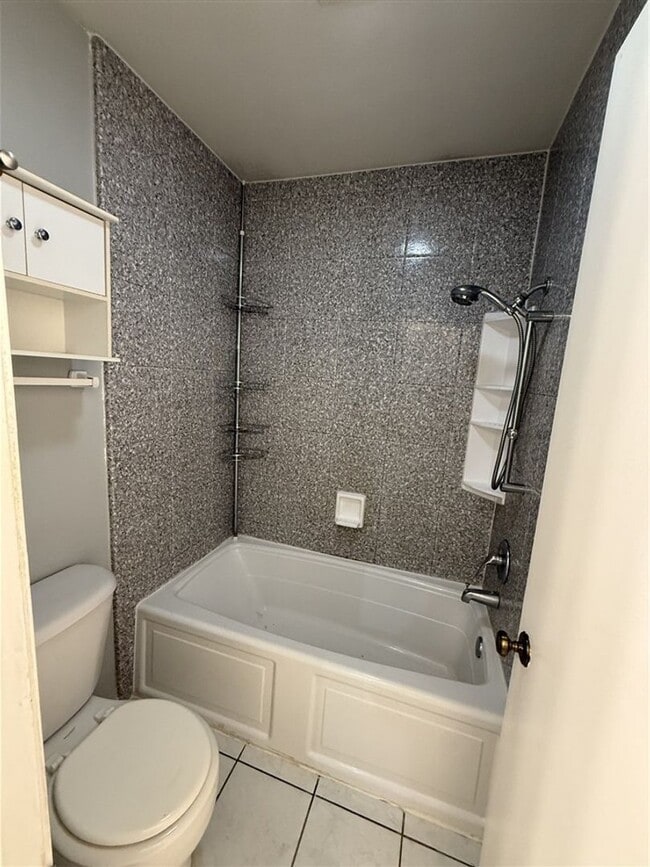 Building Photo - Beautiful 3 bedroom 2 bath home for lease ...
