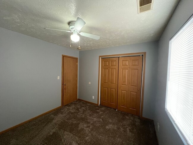 Building Photo - 105 W B St