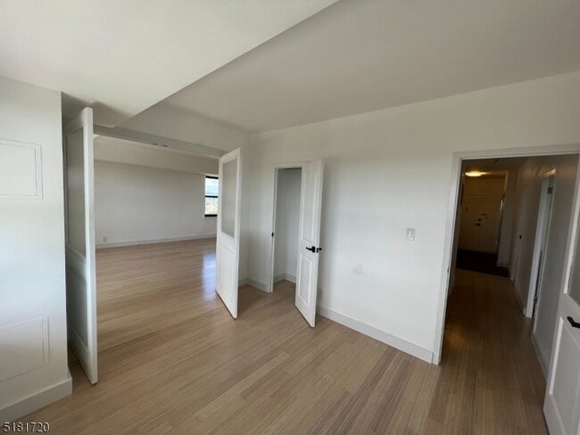 Building Photo - 285 Aycrigg Ave