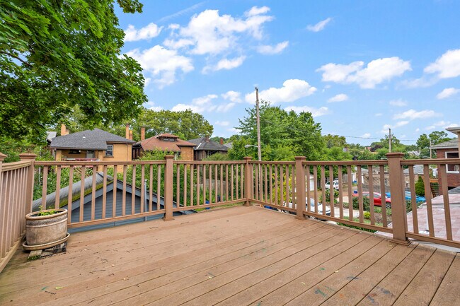 Building Photo - 576 Celeron St