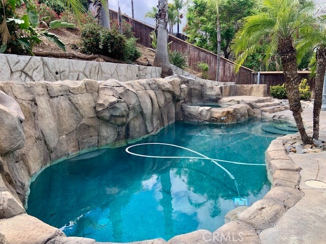 Building Photo - 558 Rembrandt Dr