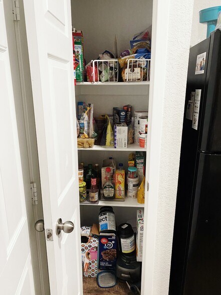 Even has a pantry - 1292 S Kingfisher Ln