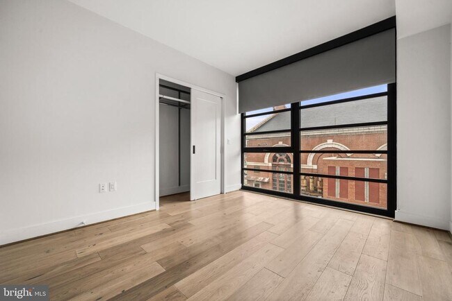 Building Photo - 1300 4th St SE