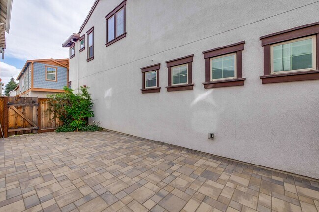 Building Photo - Gorgeous Santa Clara Home with Pool, EV Ho...