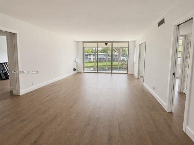 Building Photo - 4261 W Palm Aire Dr