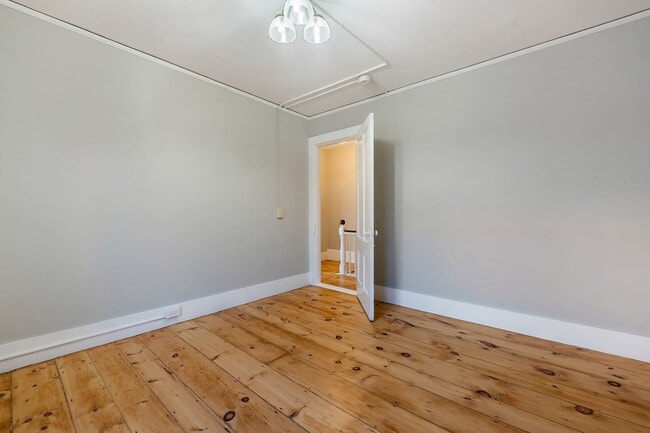 Building Photo - 105-107 Richards