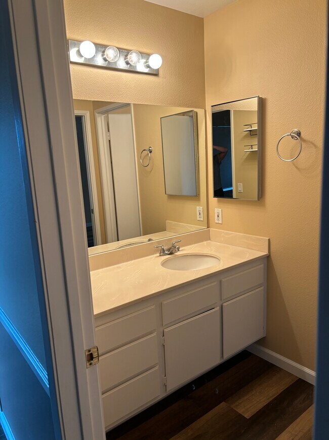Building Photo - 1059 Shadowridge Dr