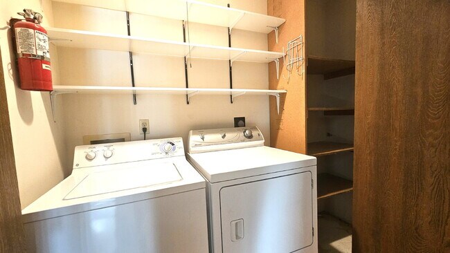 Building Photo - "Charming 2-Bedroom 1 bath Condo with 1000 Sq Ft of Comfort in Plymouth, MN!"