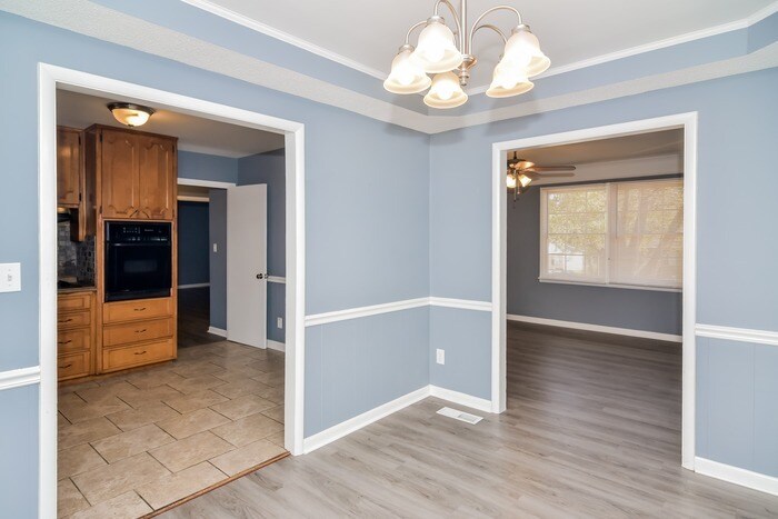Building Photo - 3107 Lewisburg Dr NW