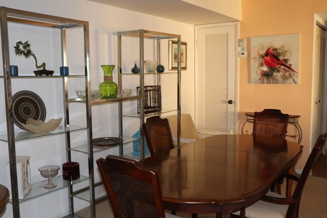 Building Photo - 87 Capri B