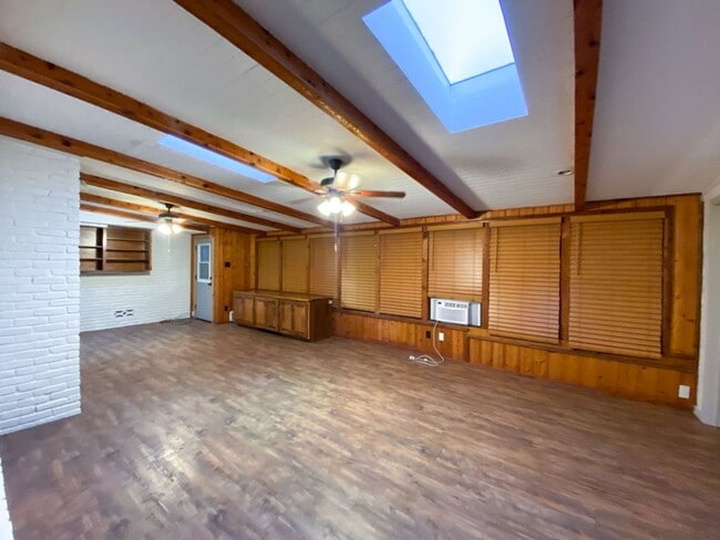 Building Photo - Beautiful Home Located in Thousand Oaks Move in Ready!