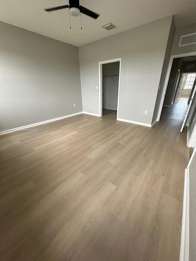 Building Photo - 1442 SE 23rd Terrace