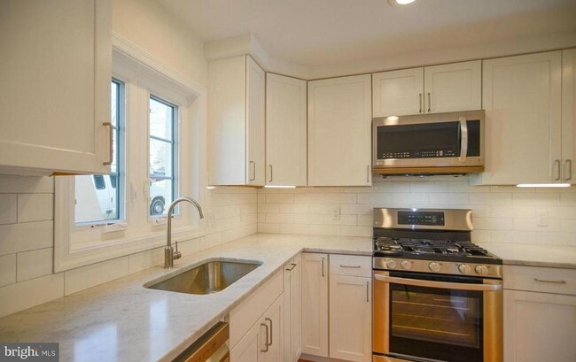 Building Photo - 2503 Holman Ave