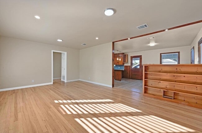 Building Photo - 1900 Cedar Ave