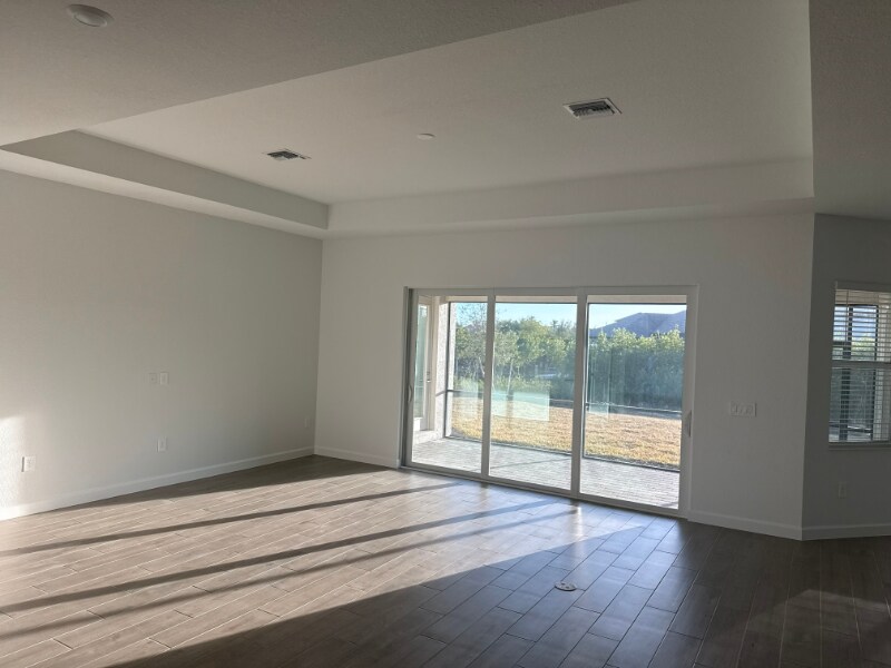Building Photo - 7796 Lakes Edge Ln