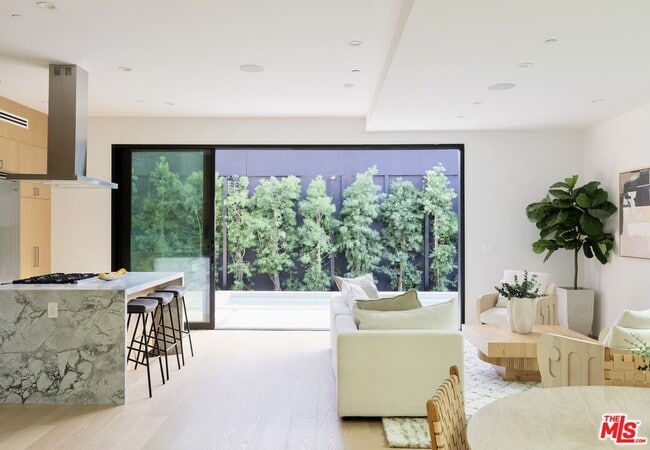 Building Photo - 9064 Harland Ave