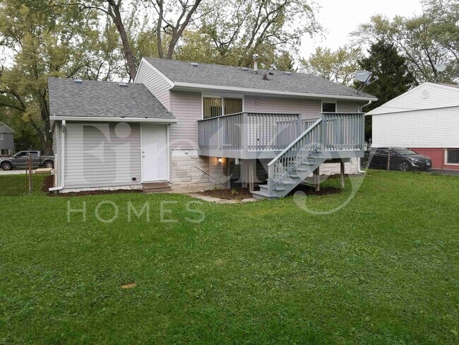 Building Photo - 422 E Tulip Dr