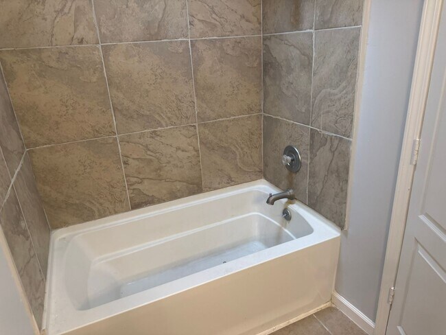 Building Photo - Unique 3BR/2.5BA Southwest Columbia Rental – Near Rock Bridge High!