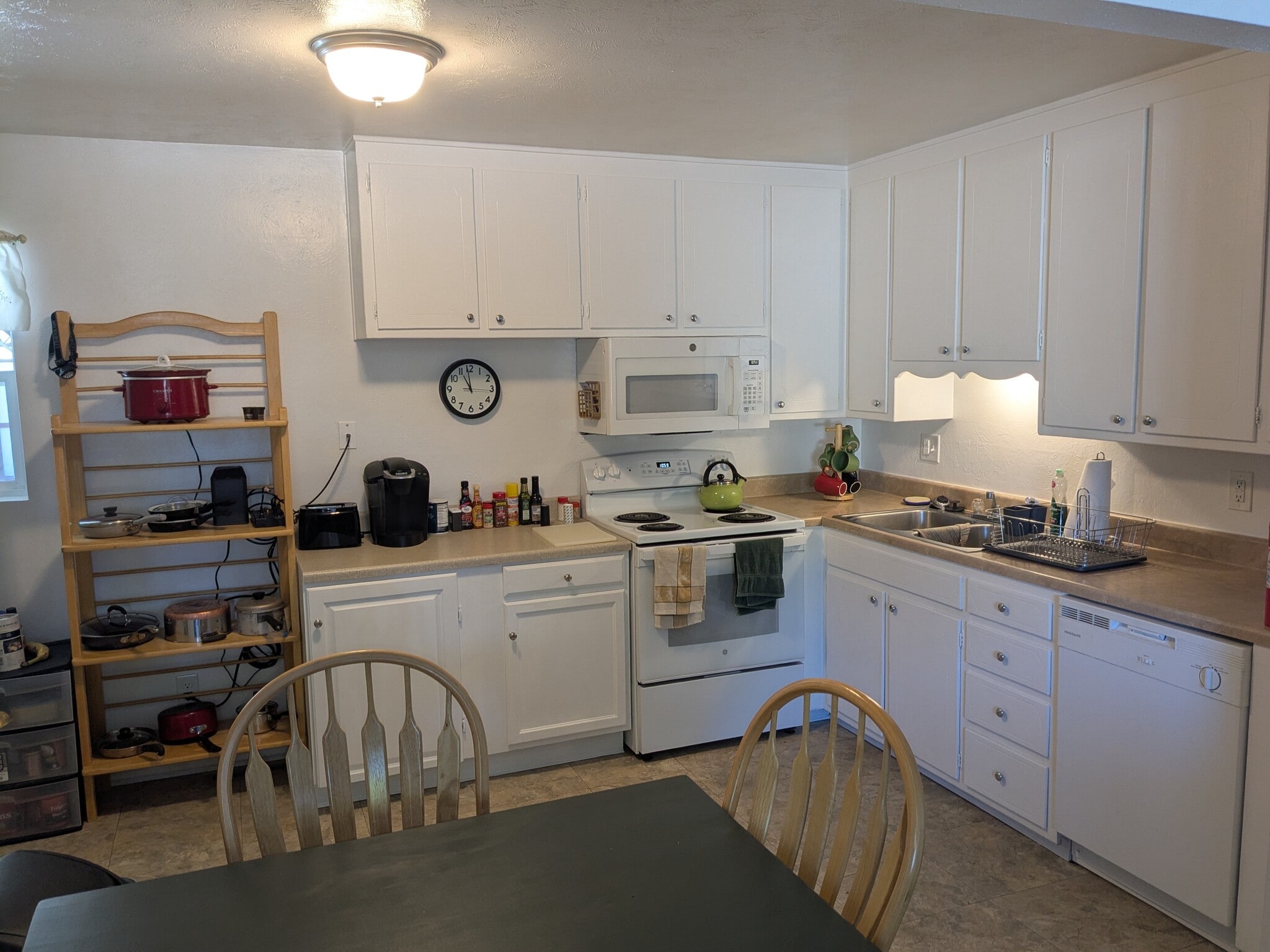 Common Kitchen - 3717 Indianpipe Cir