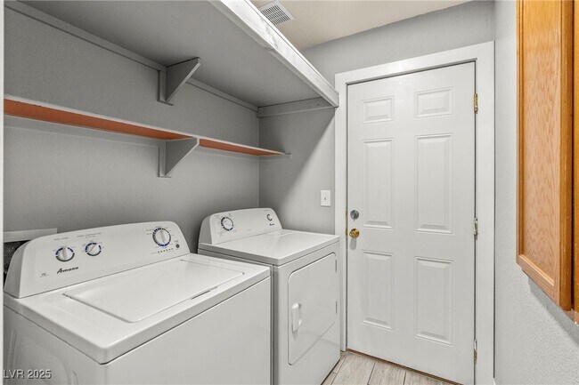 Building Photo - 5616 Royal Castle Ln